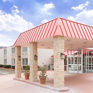 Ramada Plaza By Wyndham Chicago North Shore Hotel Exterior photo