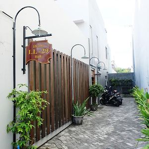 Anjani Bed And Breakfast Surabaya Exterior photo