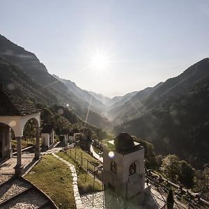 Palazzo Gamboni Swiss Historic Hotel Comologno Exterior photo