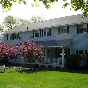 Churchill Pointe Inn Hubbard Lake Exterior photo