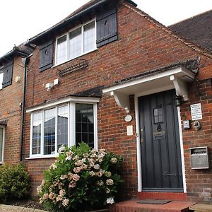 Debden Guest House Hillingdon Exterior photo