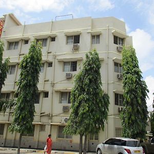 Stadium Holiday Inn Mombasa Exterior photo