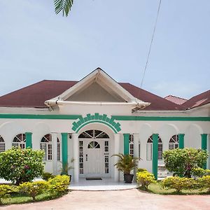 Diamond Villa Guest House Montego Bay Exterior photo