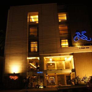 The Royale Senate, Hebbal, Bengaluru Hotel Exterior photo