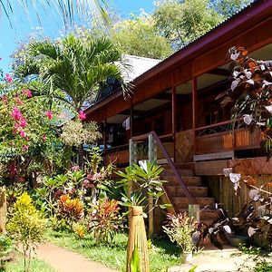 Panorama Backpackers Hotel Bunaken Exterior photo