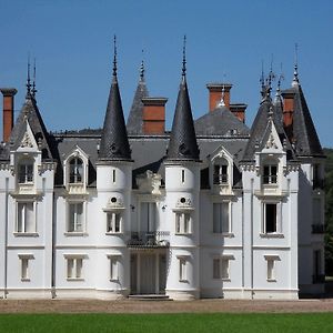 Chateau De La Motte Bed & Breakfast Noailly Exterior photo