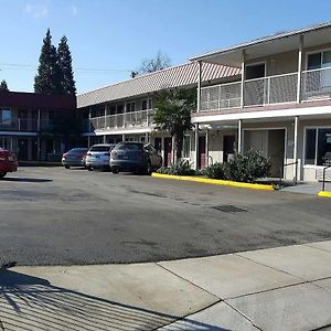 Express Inn & Suites Eugene Exterior photo