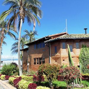 Hosteria Rosa Blanca Hotel Puembo Exterior photo