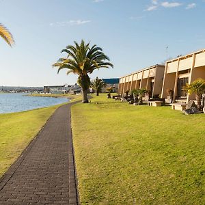 Oasis Beach Resort Taupo Exterior photo