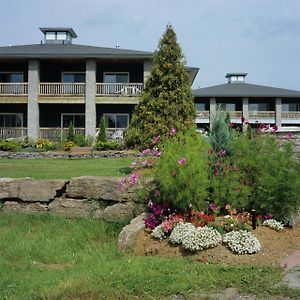 Highlands Four Season Resort Calabogie Exterior photo