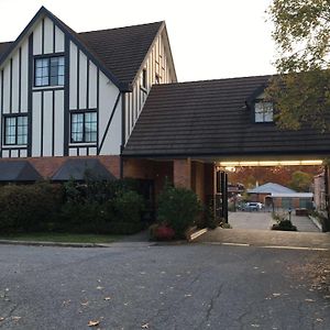 Albury Manor House Hotel Exterior photo