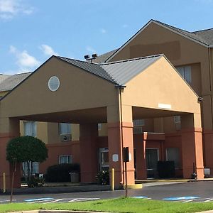 Red Roof Inn & Suites Vicksburg Exterior photo