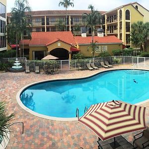 Holiday Inn & Suites Boca Raton - North Exterior photo