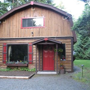 Cedar Song B&B Parksville Exterior photo