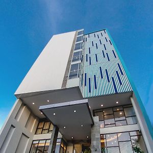 Genio Hotel Manado Exterior photo