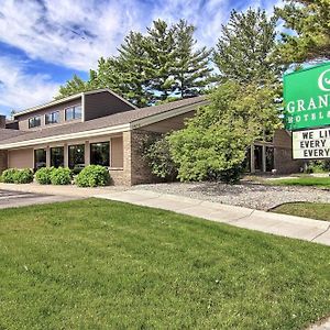 Blossom Hotel & Suites Traverse City Exterior photo