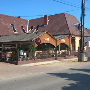 Erdos Vendeghaz Hotel Janossomorja Exterior photo