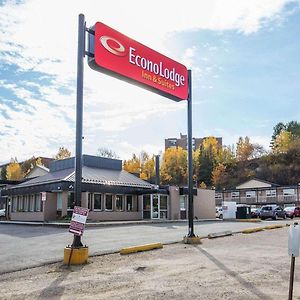 Econo Lodge Inn & Suites City Center Red Deer Exterior photo