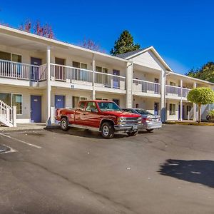 Motel 6 Portland Mall - 205 Exterior photo