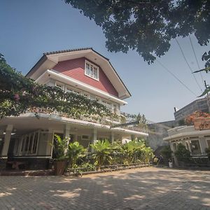 Front One Boutique Baluran Malang Hotel Exterior photo