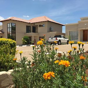 Hill View Inn Serowe Exterior photo