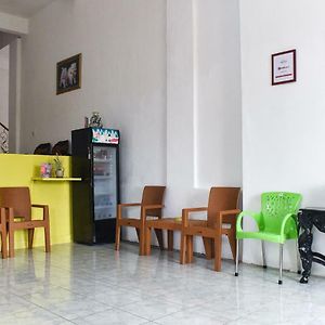 Reddoorz Near Sultan Hasanuddin Airport 2 Hotel Makassar Exterior photo