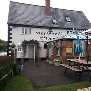 The Fox And Hounds Hotel Uffington  Exterior photo