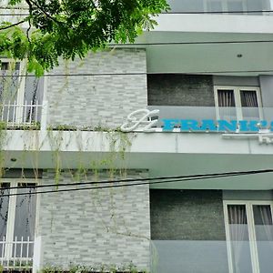 Frank'S Hotel Surabaya Exterior photo