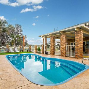 Hybiscus Waterfront Apartments Lakes Entrance Exterior photo