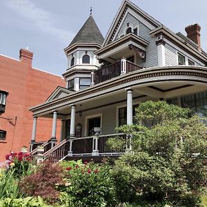 Mahogany Manor Bed & Breakfast Bed & Breakfast Saint John Exterior photo