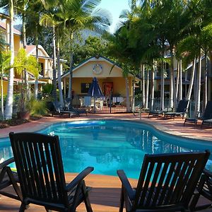 At Beach Court Holiday Villas Airlie Beach Exterior photo