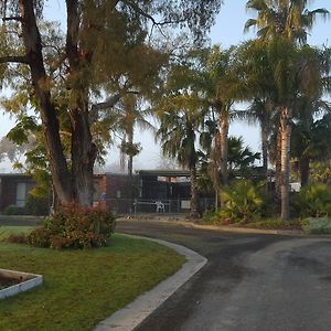 Tocumwal All Seasons Motel Exterior photo