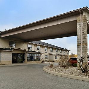 Howard Johnson Express Inn Windsor Exterior photo