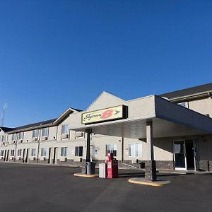 Super 8 By Wyndham Strathmore Hotel Exterior photo