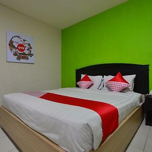 Capital O 988 Hotel Kapuas Dharma 2 Pontianak Exterior photo