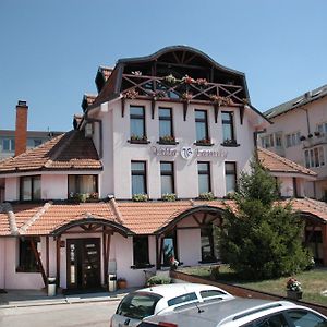 Garni Hotel Family Belgrade Exterior photo