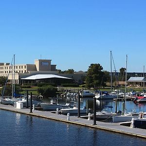 Bridgepointe Hotel & Marina New Bern Exterior photo