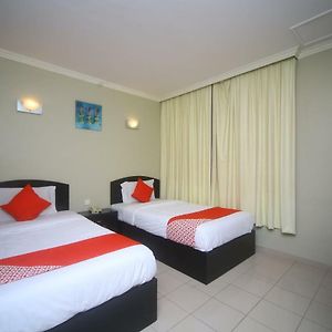 Super Oyo 1027 Hotel London Sandakan Exterior photo