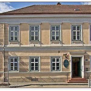 Gasthof Manhalter Hotel Pitten Exterior photo