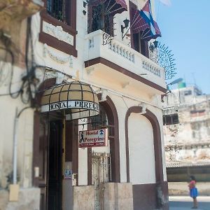 Hostal Peregrino Consulado Bed & Breakfast Havana Exterior photo