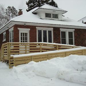 Active Lakeview Escape Villa Montreal Exterior photo