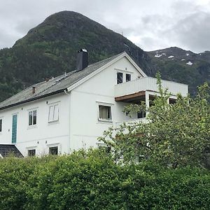 Andalsnes Gustehouse Apartment Exterior photo