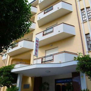 Castelvetere Hotel Caulonia Exterior photo