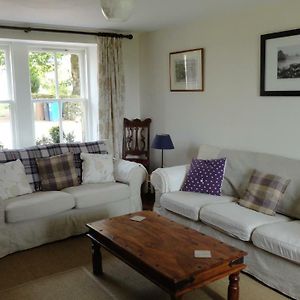 Charming Cottage With Loch And Hill Views Nr Edinburgh Cobbinshaw Exterior photo