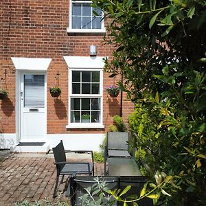 Secret Cottage: Charming Period Retreat in Wivenhoe Exterior photo