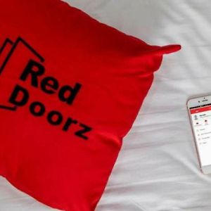 Reddoorz @ Kertajaya Surabaya Hotel Exterior photo