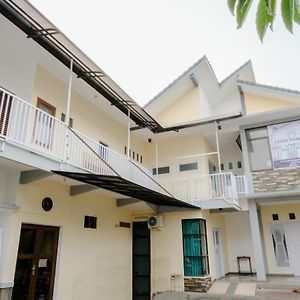 Candi Panggung Family Guest House Syariah Malang Exterior photo