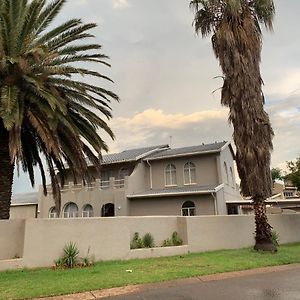 Brackendowns Guest Star Hotel Alberton Exterior photo