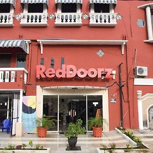 Reddoorz Near Pelabuhan Tanjung Perak 2 Surabaya Hotel Exterior photo